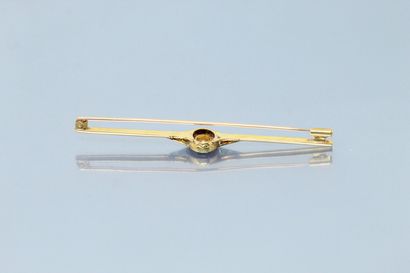  18K (750) yellow gold barrette brooch with a central circular motif lined with platinum...