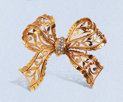  18K (750) yellow gold "bow" brooch with imitation lace, partially set with rose-cut...