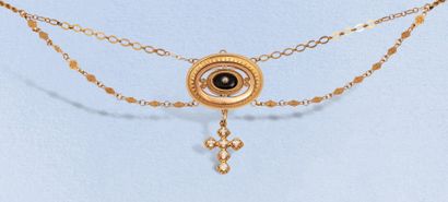 null An 18K (750) yellow gold slavery necklace, the central motif of oval shape,...