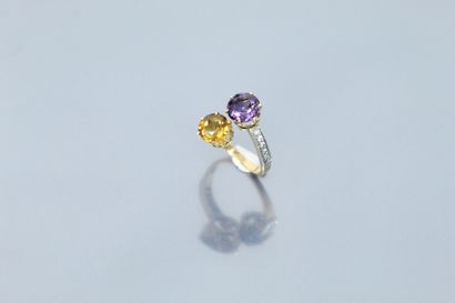  18K (750) yellow gold "Toi&Moi" ring set with a round amethyst and a round citrine,...