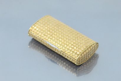  Cigarette case in 18K (750) yellow gold, braided and guilloche, the platinum clasp...