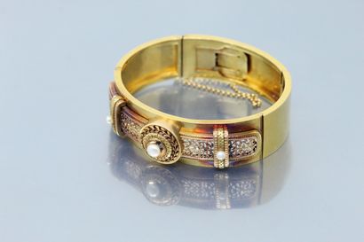 null Smooth 18K (750) yellow gold hinged bracelet with a central gold decoration,...