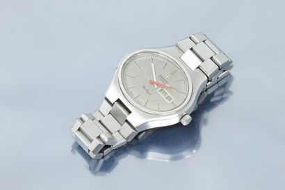null ZENITH

Port Royal

Steel bracelet watch. Case back snap closure. Silvered dial...