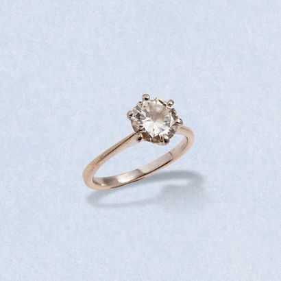  Solitaire ring in 18K (750) white gold and platinum set with a half-cut diamond....