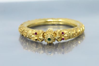  Hinged bracelet in 18K (750) yellow gold, with two heads of Garuda (mythical eagle,...