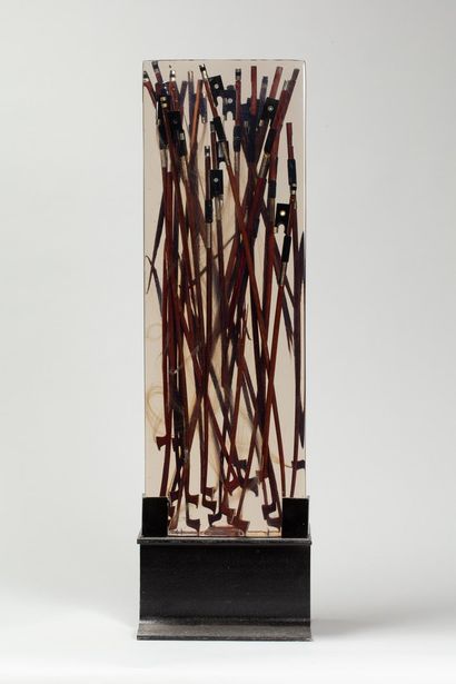 null ARMAN, 1928-2005

Bows

accumulation of bows included in a block of resin on...
