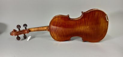 null Violin by Amédée Dieudonnée, year 1945.

Model by A. Amati

355 mm 

Good condition.

With...