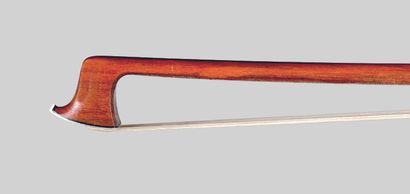 null French violin bow, 1920/1930.

Round stick in orange Pernambuco wood, 72,1cm...