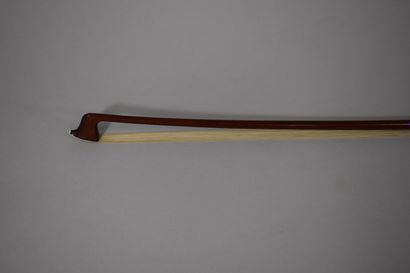 null 
Violin bow of the MORIZOT school made around 1950.
Round stick in pernambuco...