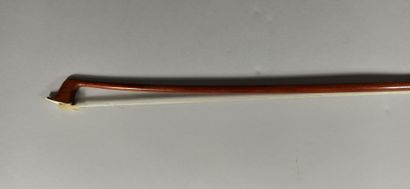 null Bow by François Lotte.

Pernambuco wood stick, ebony frog mounted in nickel...