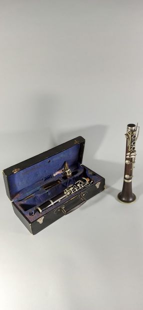 null Clarinet by Guillard-Bizel

Rosewood and nickel silver model

With its case