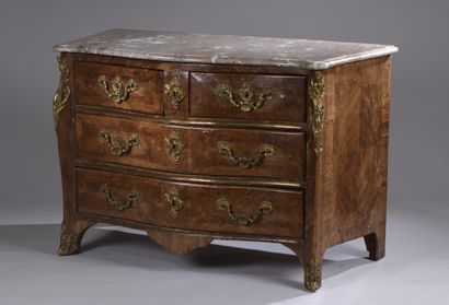 null 
A curved chest of drawers in veneer with leaf inlays, opening with four drawers...