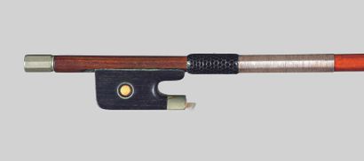 null French violin bow made by Louis Morizot frères, with his signature, circa 1943-1946.

Round...