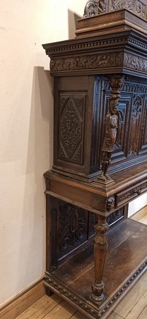 null 
Dresser in natural wood carved in the lower part of a decoration of scrolls,...