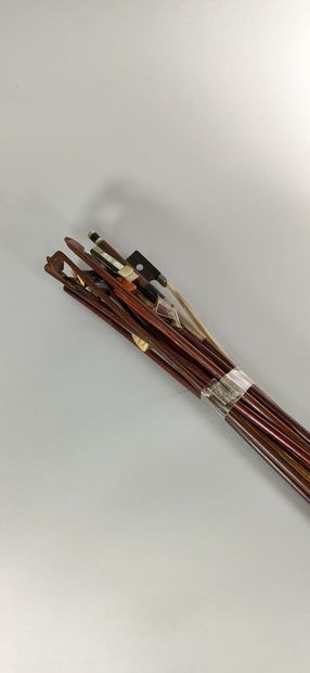 null Lot of various bows in exotic wood.