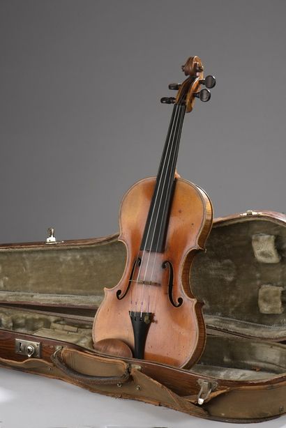 null Beautiful violin bearing its label of Louis Nicolas VISSENAIRE, in Lyon year...