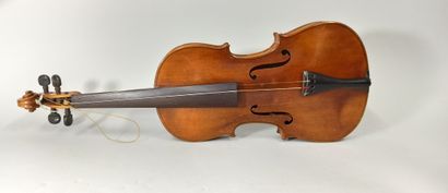 null German made violin, circa 1930.

Apocryphal label of Stradivarius,

360 mm

With...