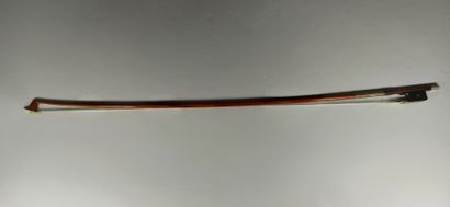 null Bow by François Lotte.

Pernambuco wood stick, ebony frog mounted in nickel...