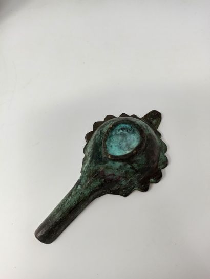null Oil lamp with scroll spout and elm moon reflector

With a smooth green patina.

Roman...