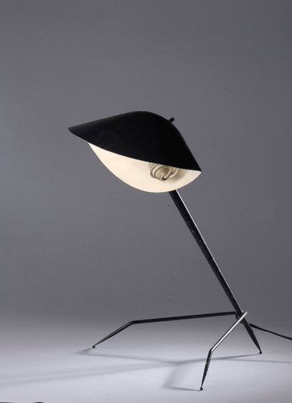 null Serge MOUILLE (1922-1988)

Lampe de bureau modèle Trépied, en métal laqué noir...