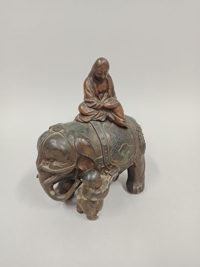 null JAPAN - MEIJI period (1868 - 1912)

Perfume burner in bronze with brown patina,...