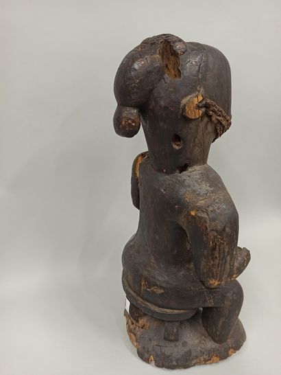 null Important male statuette (Republic of Côte d'Ivoire) 

Sitting on a stool 

Blackened...