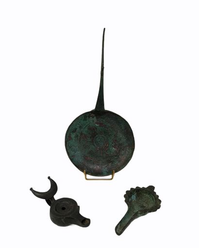 null Oil lamp with scroll spout and elm moon reflector

With a smooth green patina.

Roman...