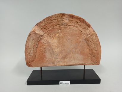 null Curved antefix with palmette 

Orange terracotta. Missing back.

Etruscan art.

6th-5th...