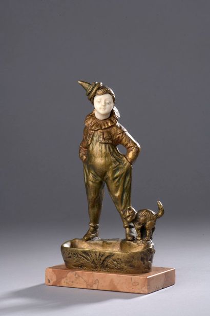 null G. OMERTH

Pierrot et son chat. 

Chryséléphantine en bronze doré patiné à visage...