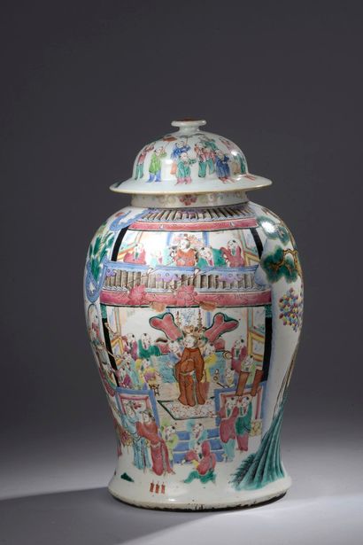 null CHINE - Fin XIXe siècle

Potiche couverte balustre en porcelaine émaillée polychrome...