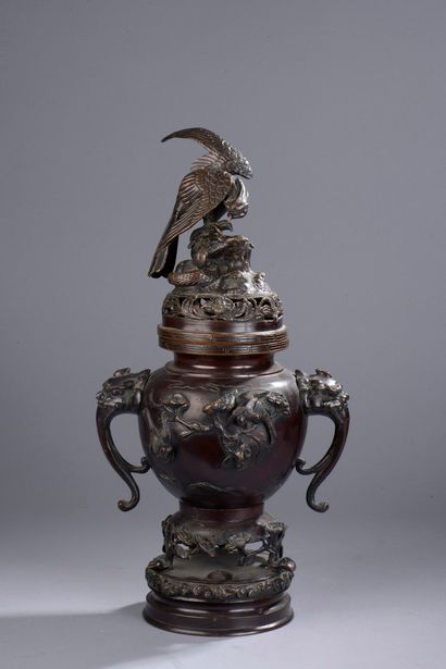 null JAPON - Epoque MEIJI (1868 - 1912)

Brûle-parfum tripode sur socle en bronze...