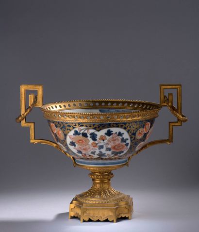 null JAPAN - MEIJI period (1868 - 1912)

Polychrome enamelled porcelain cup in the...
