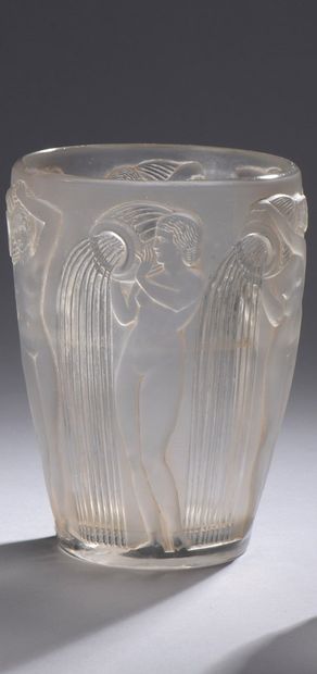 null René LALIQUE (1860-1945)

Danaïdes vase (model created in 1926). 

Proof in...
