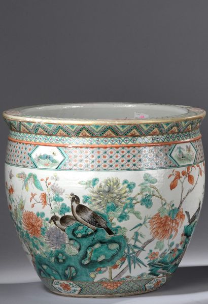 null CHINE - Début XXe siècle

Vasque à poissons en porcelaine émaillée polychrome...