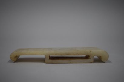 null CHINA - 20th century

Grey celadon nephrite scabbard ornament. 

L. : 8,2 c...