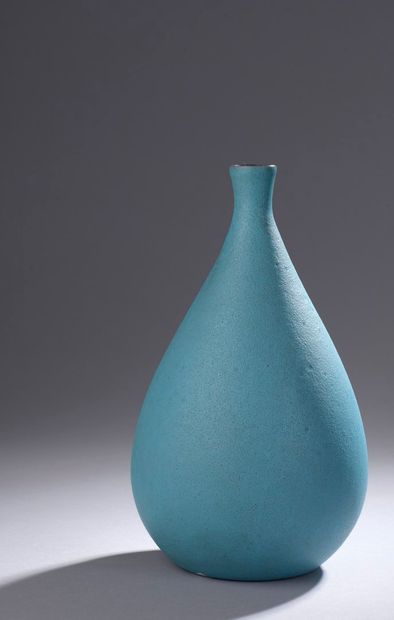 null Jacques RUELLAND (1926-2008)

Ceramic vase with a conical ovoid body and a small...