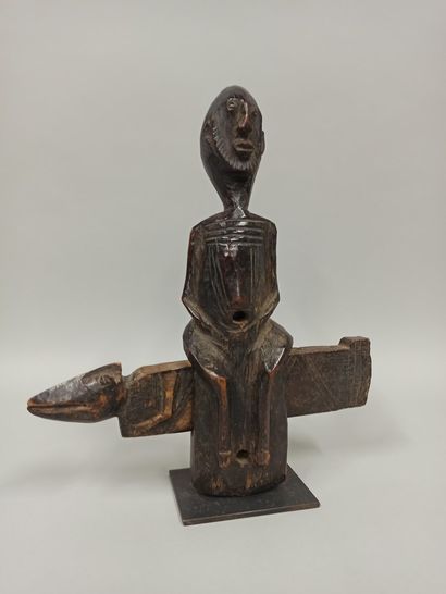 null Dogon lock (Mali)

Representing a seated bearded character, the crosspiece carved...