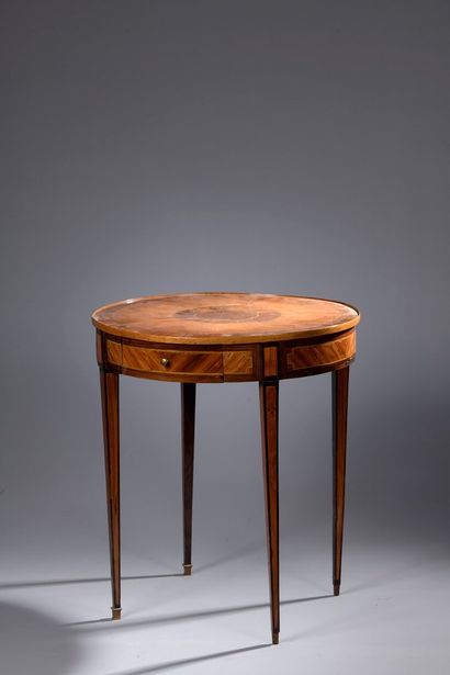null Circular pedestal table in rosewood, amaranth, walnut, rosewood, light wood...
