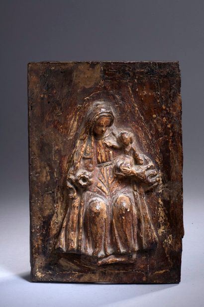 null Panneau avec Vierge à l’Enfant en bois sculpté en applique et polychromé. Panneau...