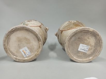 null JAPON, Fours de Satsuma - Début XXe siècle

Paire de vases balustres en faïence...