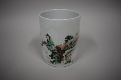 null CHINE - de style Kangxi

Porte-pinceaux «bitong» en porcelaine décorée en émaux...