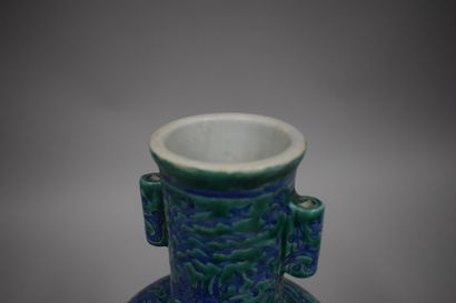 null CHINA - Modern

Porcelain vase enamelled in blue underglaze with lotus in their...