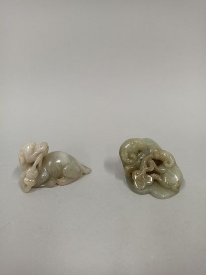 null CHINA - Modern

Two celadon nephrite groups, two lying goats and a lying dog...