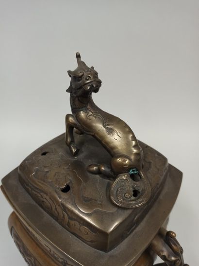null CHINA - 20th century

Four-legged bronze incense burner with brown patina and...