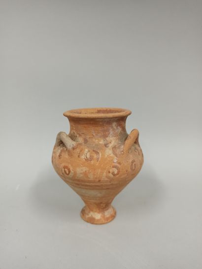 null Three-handled jar on pedestal

It is decorated on the shoulder with spiral motifs.

Pink...