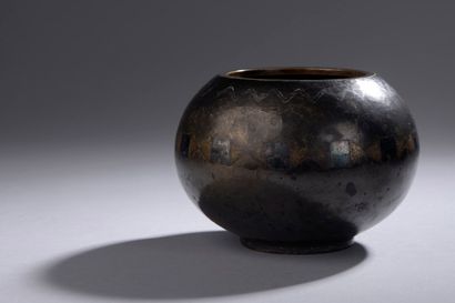 null Claudius LINOSSIER (1893-1953)

Spherical vase in brassware with hammered body...