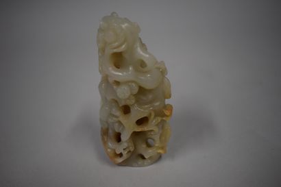 null CHINA - Modern

A celadon nephrite group of a young woman standing in the clouds...
