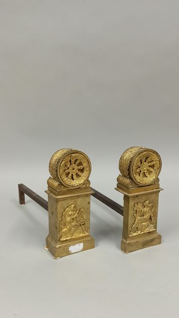 null Pair of gilt bronze and chased eyecatchers with winter and summer figures in...