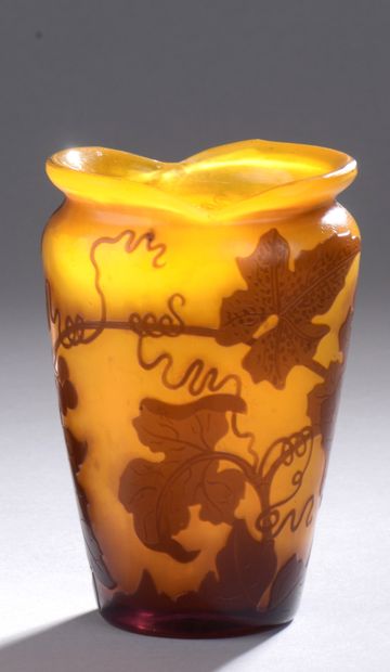 null ETABLISSEMENTS GALLE (1904-1936)

Vase conique épaulé à panse légèrement aplatie...