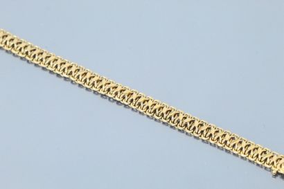 Bracelet en or jaune 18k (750) à maille articulée....